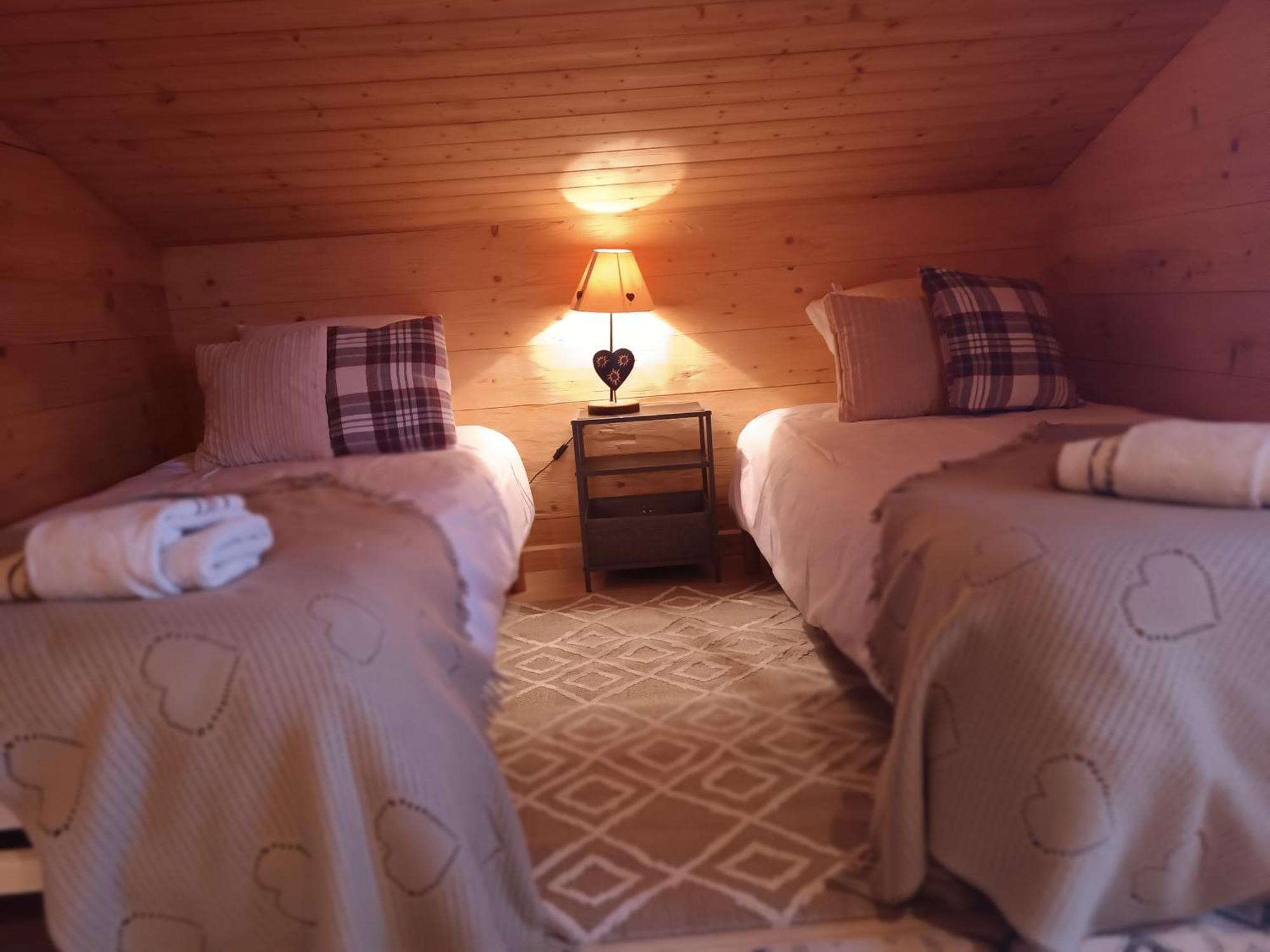 Les Clefs Charming Family Chalet For 8 People, With Private Hot Tub מראה חיצוני תמונה
