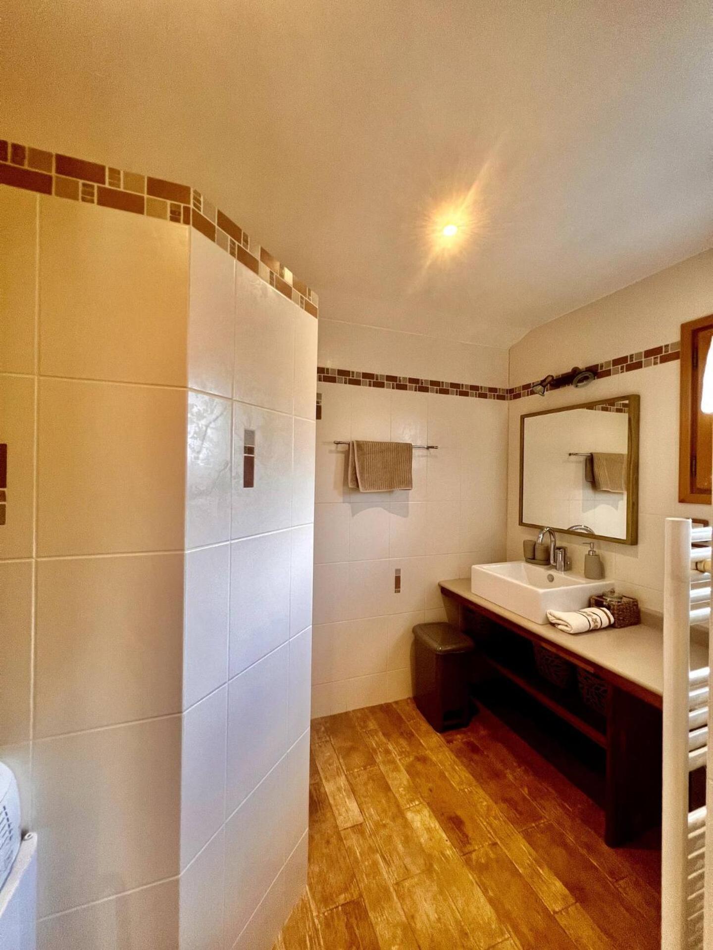 Les Clefs Charming Family Chalet For 8 People, With Private Hot Tub מראה חיצוני תמונה