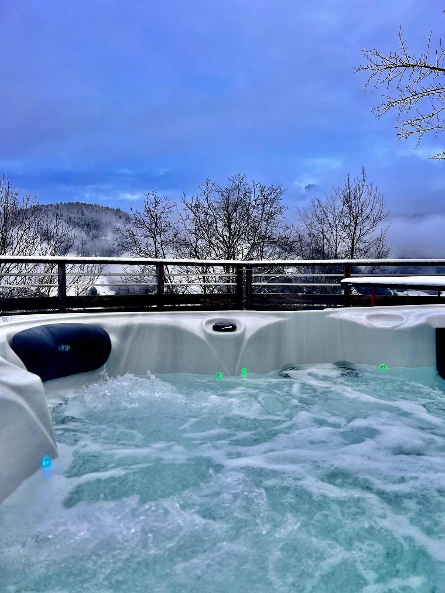 Les Clefs Charming Family Chalet For 8 People, With Private Hot Tub מראה חיצוני תמונה