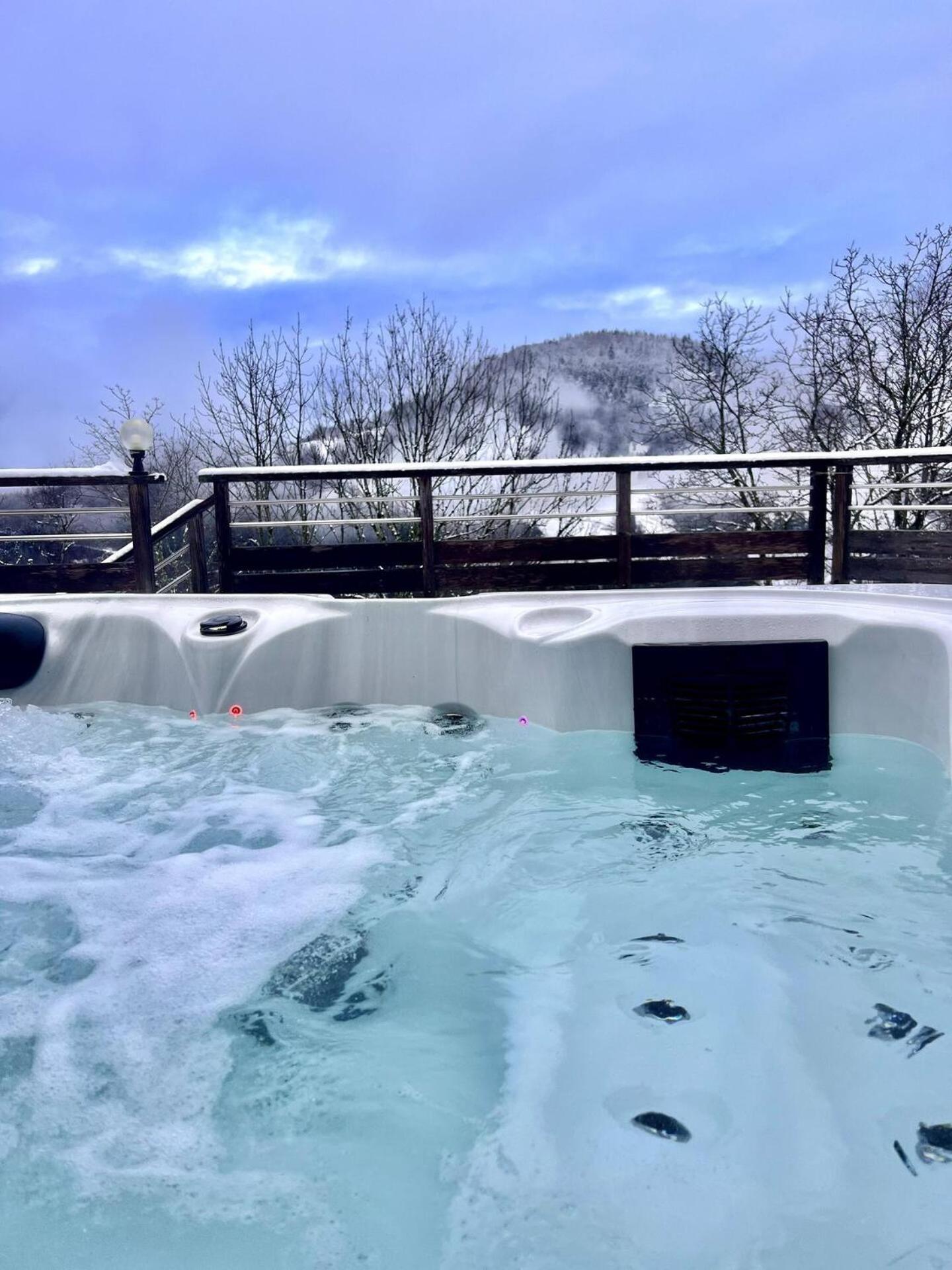 Les Clefs Charming Family Chalet For 8 People, With Private Hot Tub מראה חיצוני תמונה