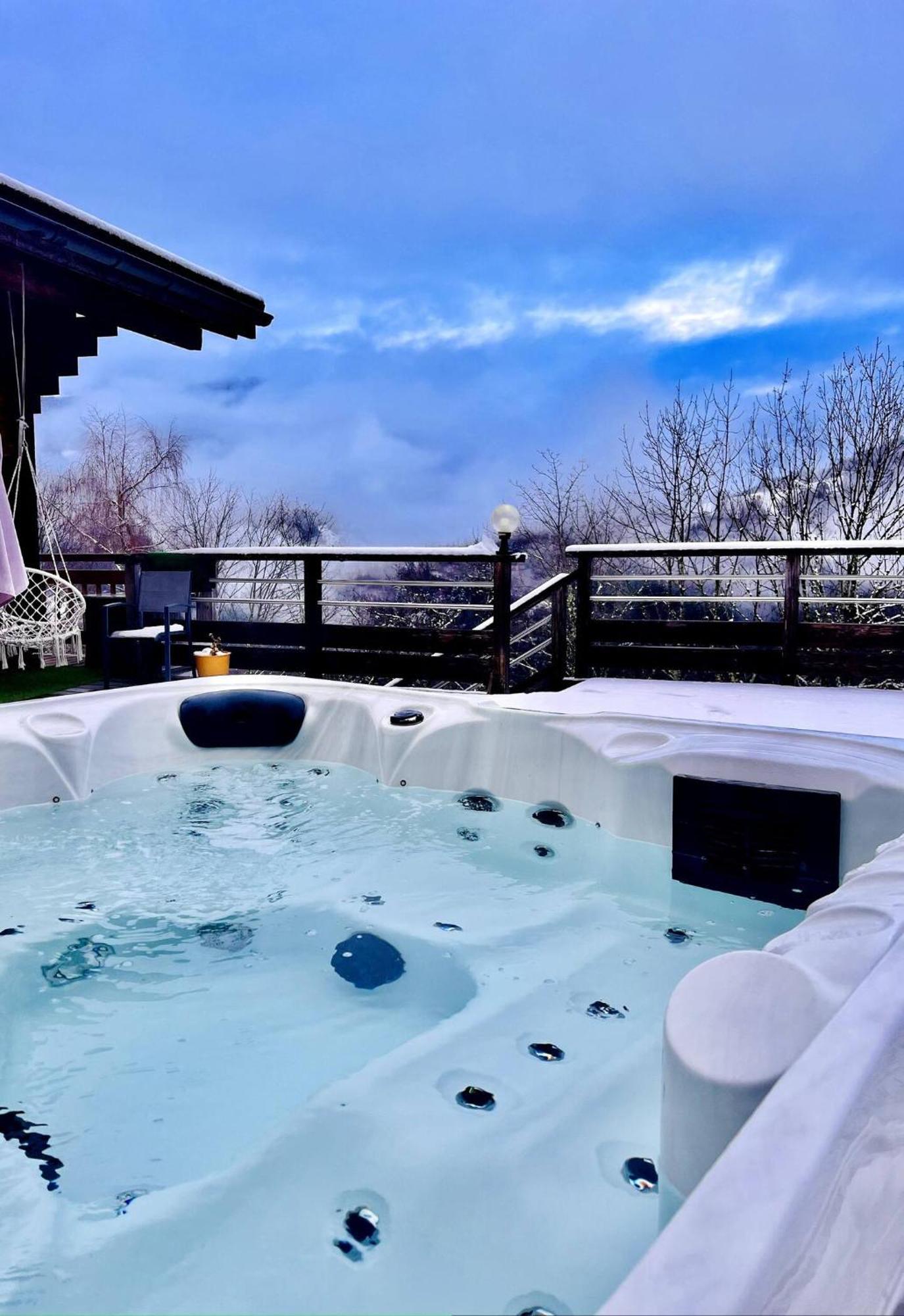 Les Clefs Charming Family Chalet For 8 People, With Private Hot Tub מראה חיצוני תמונה